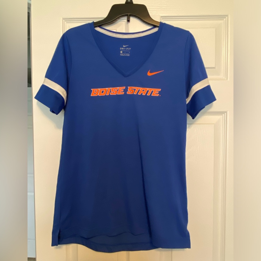 ⭐️5/$15! Boise State Athletics Tee